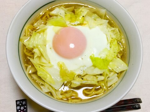 炒めキャベツの巣ごもり卵塩ラーメン♡